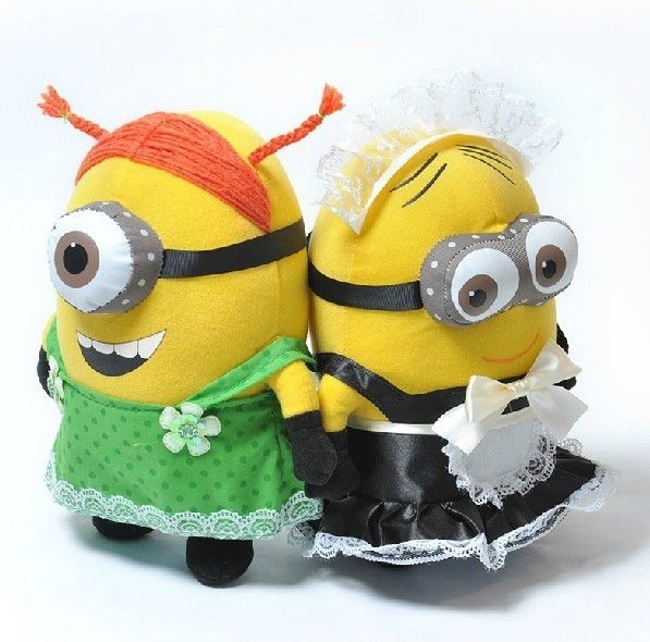 Pacote com 2 Minimons vestidos com 25cm
